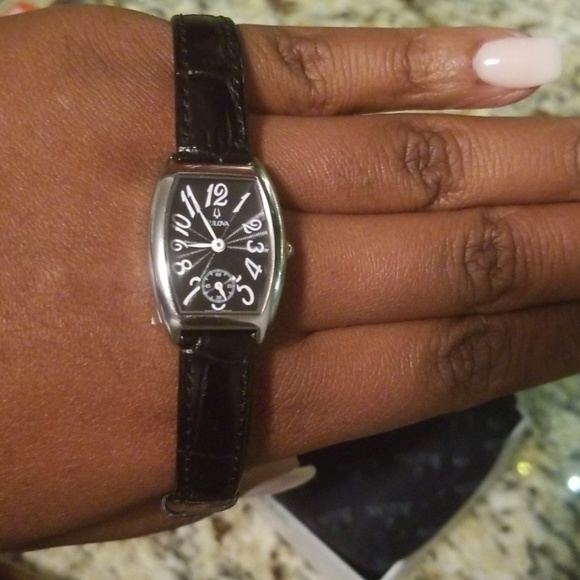 Women's Bulova watch - Picture 4 of 7